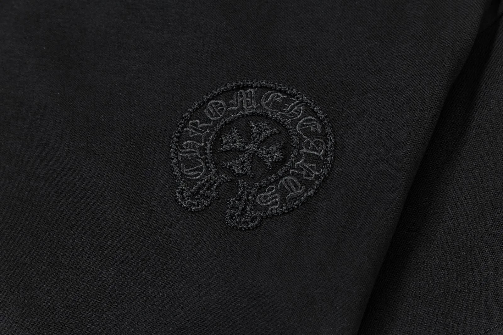 🅿️200 [CH Crow Heart] 2025FW short-sleeved T-shirt, hollow embroidery with arch bridge embroidery, high-end 26s double yarn 300g fabric, heavy fabric, custom stretcher rib, same vat and dye, complete three standards, same style for men and women, color: black, white, size: S M L XL 2XL
